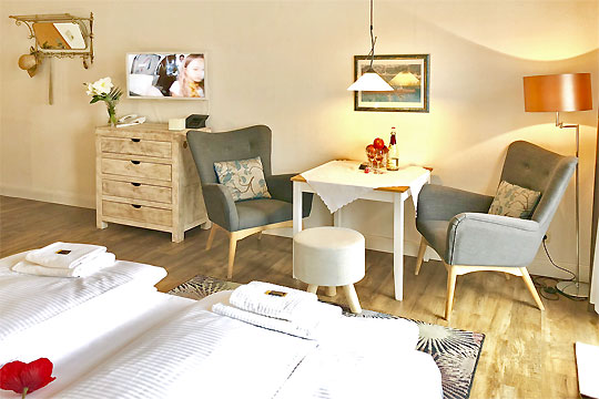 Einraumappartement mit Doppelbett und Sitzecke gemütliches Einraumappartement mit Doppelbett und Sitzecke